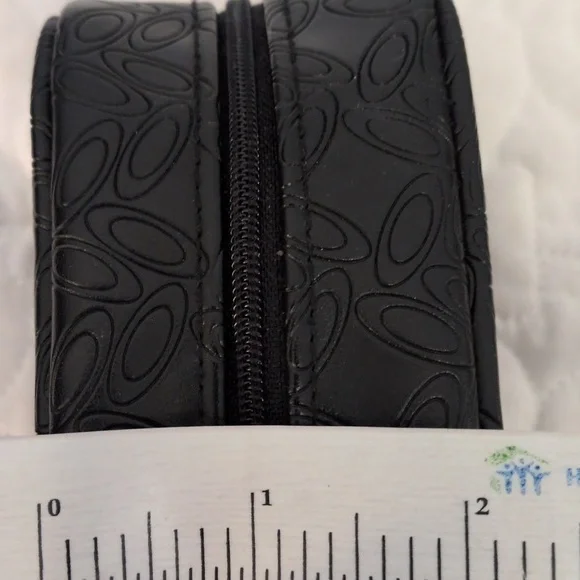 Oakley Soft Wristlet Glasses Case - Picture 7 of 8